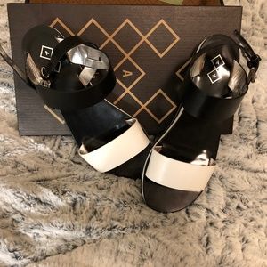 NIB Women's Sandals A+